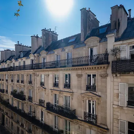 Center - Haussmann Elegant