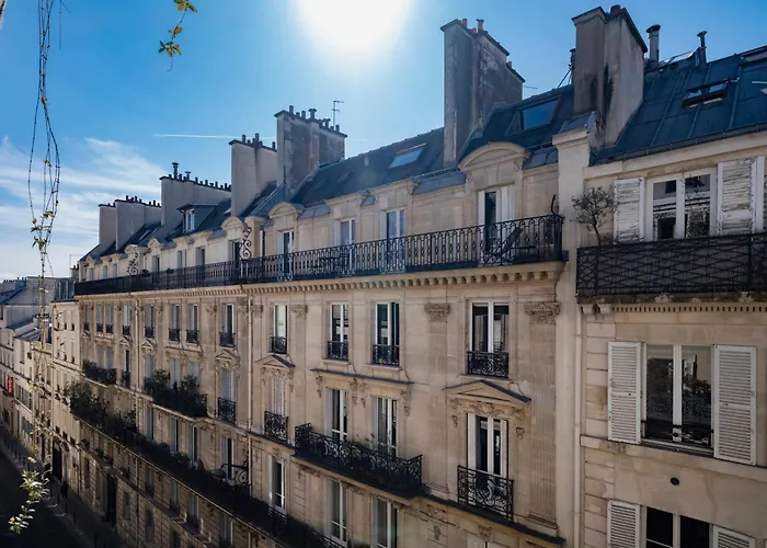 Center - Haussmann Elegant